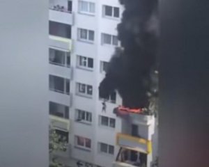 Діти стрибали з вікна, рятуючись із палаючого будинку