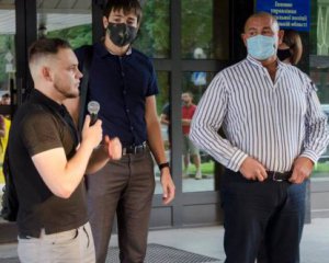 У Запоріжжі протестували через звільнення під заставу чоловіка, що побив "азовця"