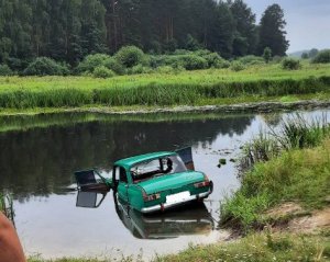 Автомобиль упал в реку, водитель погиб