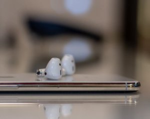 Apple розробляє навушники нового покоління