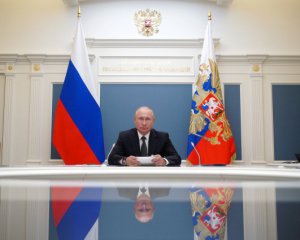 Рейтинг доверия россиян к Путину за год упал почти вдвое