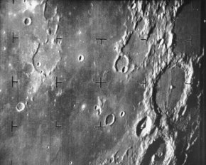 Космічний корабель зблизька сфотографував поверхню Місяця