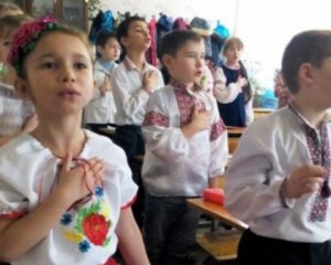 В столичных школах перед началом уроков будут петь гимн