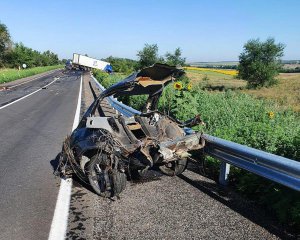 Машину розірвало навпіл: на трасі сталася моторошна ДТП