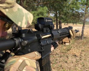 Спецназовцы Пограничной службы получили новые штурмовые винтовки UAR-15: видео