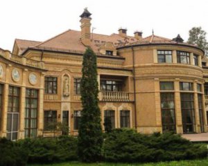 У Зеленского говорят, что его заставили переехать на государственную дачу