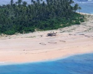 Помогла надпись SOS: моряков спасли с необитаемого острова
