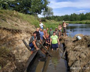 На березі річки відкопали човен племені, яке вбило київського князя Ігоря