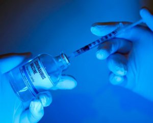 Китайську вакцину проти Covid-19 спочатку введуть медикам у Бангладеш