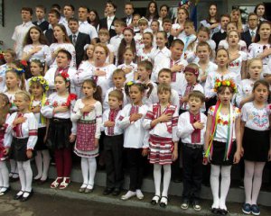 Исполнение гимна в столичных школах может иметь неожиданные последствия