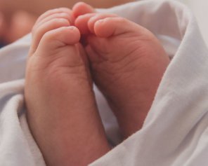 Немовля впало в кому на 3-й день після народження: що запідозрили батьки