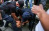 Задержанных участников столкновений под посольством Беларуси в Украине отпустили