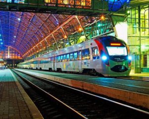 Затяжні вихідні: Укрзалізниця призначила додаткові поїзди