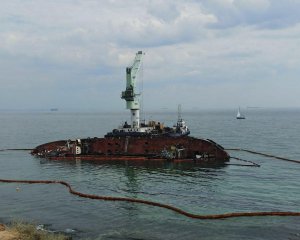 Встановили дедлайн підняття затонулого в Одесі танкера