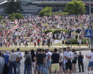 Протесты в Беларуси: люди направились в Дом правительства