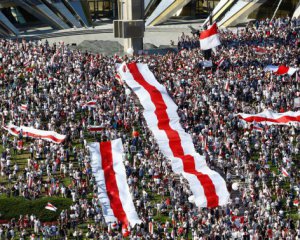 Порошенко призвал власть Зеленского поддержать белорусский народ и заявить о четкой позиции