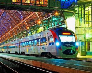 Укрзалізниця додала поїзди на вихідні до Дня Незалежності
