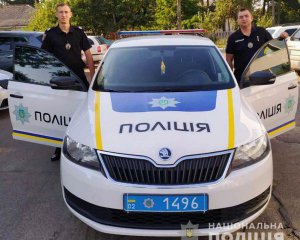 Чоловік кидався з ножем на рідних і повісився в них на очах