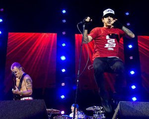 Помер колишній гітарист Red Hot Chili Peppers