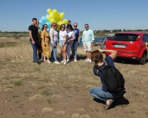 Над окупованим Донбасом запустили синьо-жовті кульки