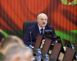 Лукашенко погрожує вчителям звільненням за інакодумство
