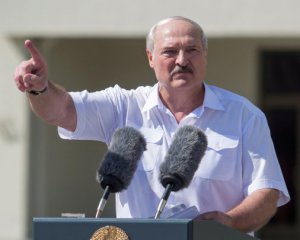 Лукашенко звільнив посла, який підтримав мітингувальників