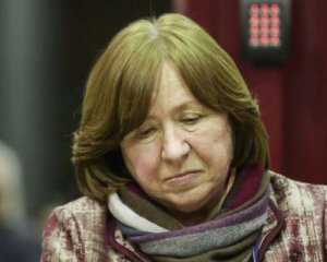 Білоруські слідчі взялися за нобелівську лауреатку Алексієвич
