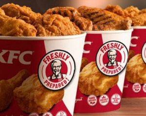 Пальчиків більше не оближеш — KFC тимчасово відмовилася від свого слогана