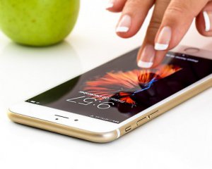 Apple почала розробку складаного iPhone з двома дисплеями