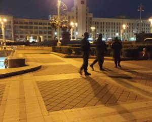 Протести в Білорусі: силовики загнали протестувальників до костелу і не випускають