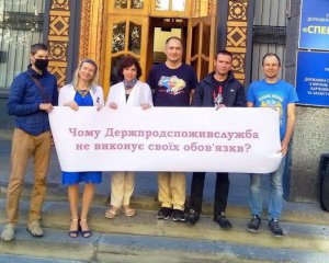 Чиновники відмовляються штрафувати за рекламу російською