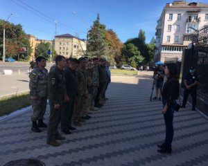 Под посольством России ветераны провели акцию памяти погибших под Иловайском