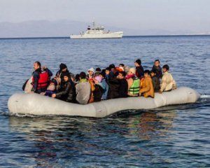 Біля берегів Італії загорівся човен з біженцями, є загиблі