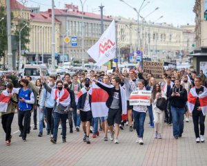 Білорусь зупинилась. У країні почався найбільший в історії страйк