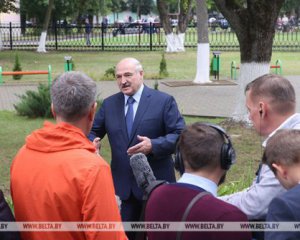 В протестах виноваты айфоны и телефоны - Лукашенко