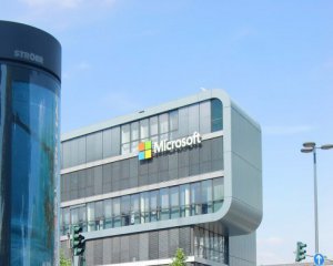 Microsoft створила програму, щоб визначати замінені обличчя людей