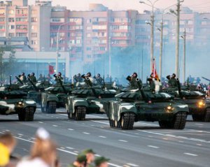 Білорусь привела у бойову готовність артбази й танковий резерв