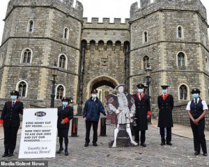 В Великобритании протестуют против сокращений штата королевы Елизаветы