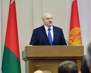 Лукашенко заявил, что не отдаст власть оппозиции