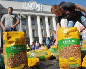 "Нова гречка" і "марафон щедрості": підкупи виборців зростають