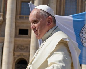 Интим и хорошая еда: Папа Римский рассказал о &quot;божественных&quot; удовольствиях
