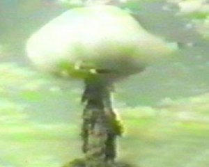 Атомну бомбу випробували на солдатах