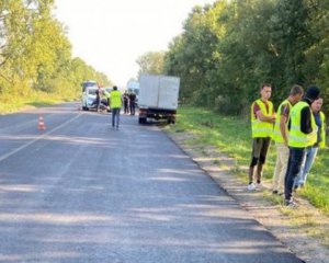 Чоловік автомобілем збив дорожніх робітників