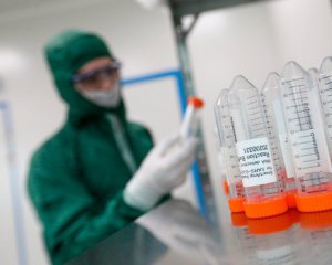 У Британії випробують інгаляційні вакцини від коронавірусу