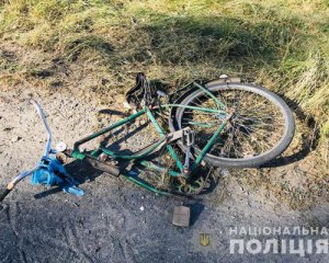 Водій на смерть збив велосипедиста, який їхав по узбіччю