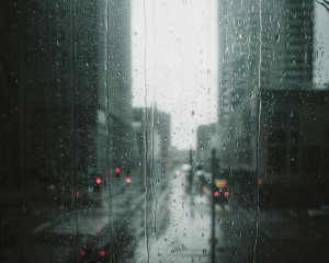 Синоптики прогнозують різке похолодання та сильні грози