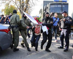 На женском марше в Минске задержали более 300 человек