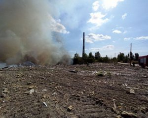 Київ затягло димом: через пожежу на звалищі горять торфовища