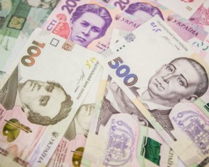 Курс гривни к доллару снизился до минимального в этом году