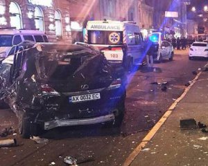 В Харькове произошло ночное ДТП: есть пострадавшие